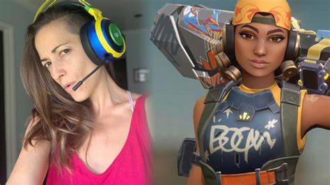 'Valorant' Raze voice actress shares impressive casual cosplay - Dexerto