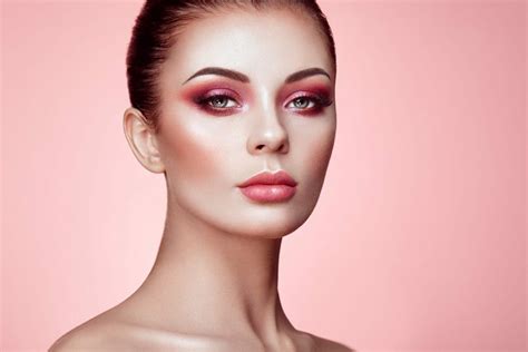 Яркорозово тук и там | Diva Magazine