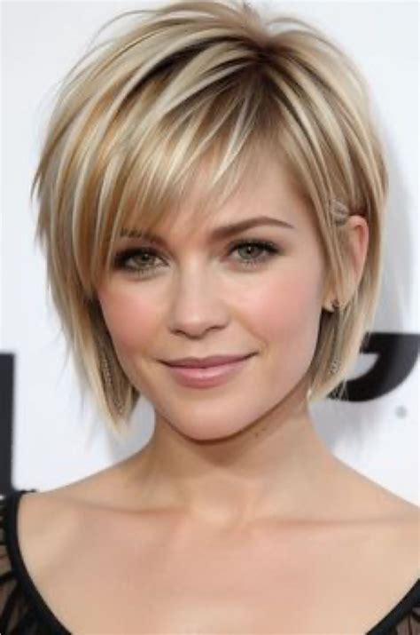 Pin by L H on Hairstyles in 2025 | Haircuts for medium length hair