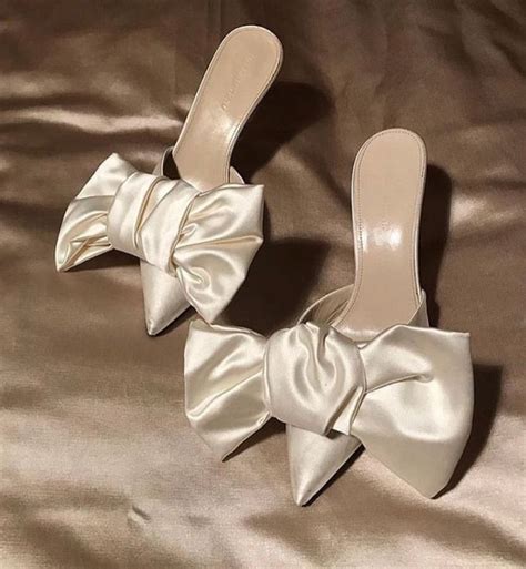 Фото: Свадебные тренды 2022 - Weddywood | Wedding shoes, Bridal shoes ...