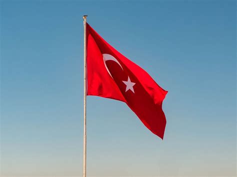 USD/TRY: Turkish lira faces headwinds despite tourism surge | Invezz
