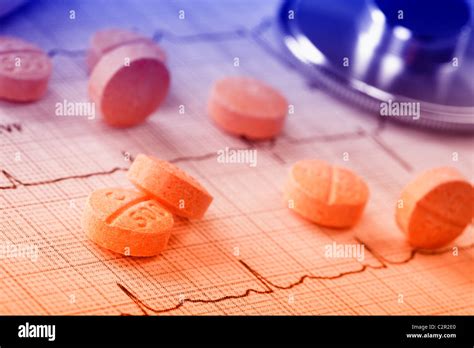 pills on the cardiogram Stock Photo - Alamy