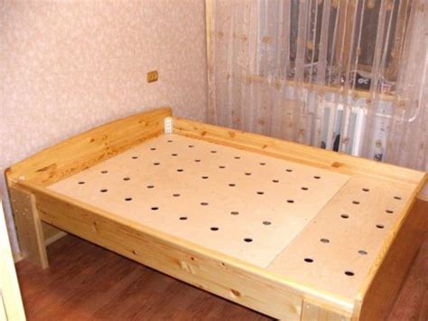 Реставрация железной и деревянной кроватей, перетяжка изголовья и спинки