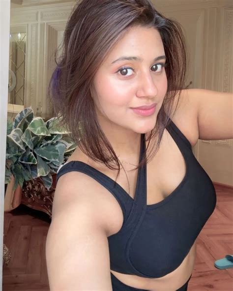 Anjali Arora 🌻 | 💖Plz Follow👉🏻 @anjaliarora_.095 . . .. | Instagram