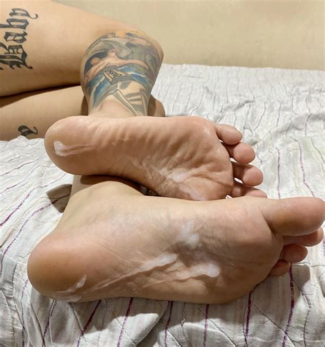 Cum on my soles 😈 | Scrolller