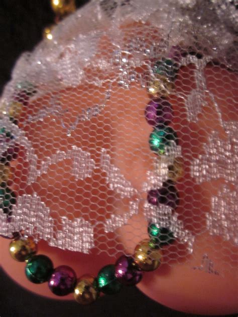 REALLY "BIG BOOBS" SEXY MARDI GRAS NECKLACE BEAD LACE TITS BREAST (B113