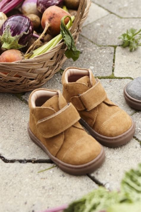 Kicks with velcro | Kinderschuhe, Kinder schuhe, Schuhe