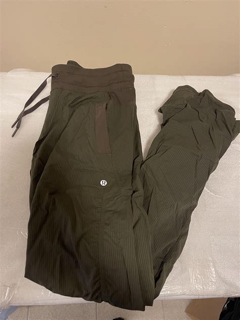 [SELL] [CAN🇨🇦] Dance studio pants (6) Dark Olive, Dance studio pants (6