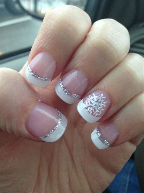 nails color for christmas 1