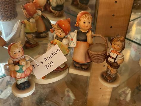 Lot - LOT OF GOEBEL FIGURINES