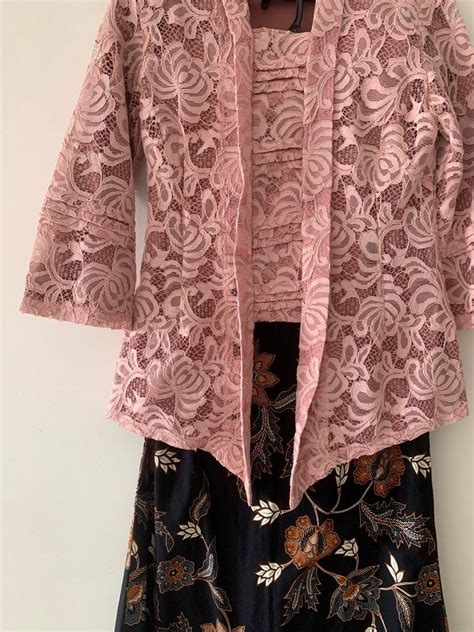 Kebaya batik indonesia, Women's Fashion, Muslimah Fashion, Baju Kurung ...