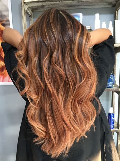 Balayage cobre | Pelo castaño con mechas, Pelirrojo cobrizo, Coloración ...