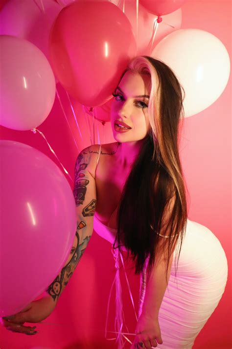 TW Pornstars - 1 pic. Cubbi Thompson. Twitter. Birthday girl is so
