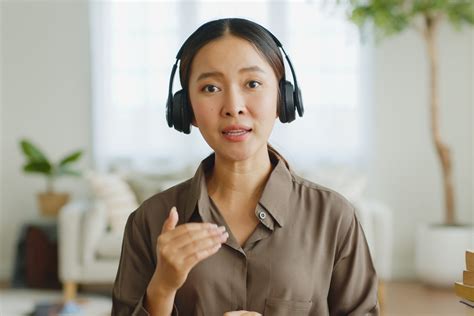 The Difference Between ASL & Deaf Interpreters | Boostlingo