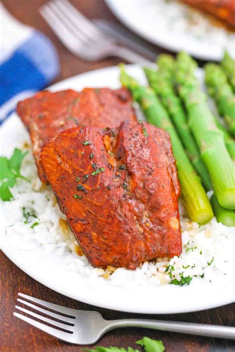 7 Ingredients - Maple Syrup Salmon Recipe - Sweet and Savory Meals