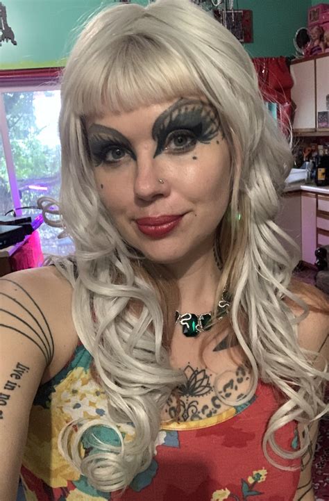 TW Pornstars - Goddess Starla. Twitter. Autumn wigs and foot worship in