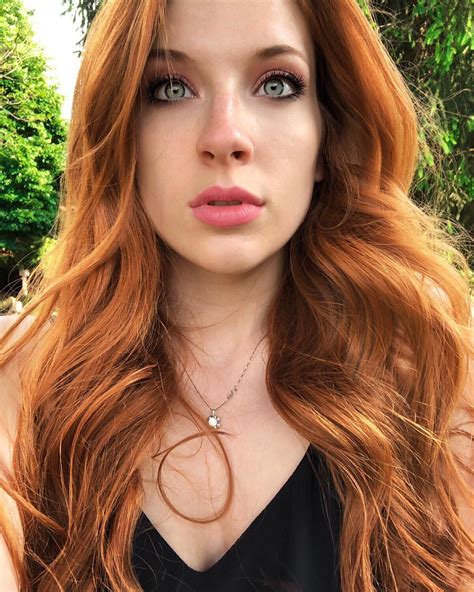 Hermosa mujer pelirroja de ojos verdes. | Pelirrojas, Mujer pelirroja