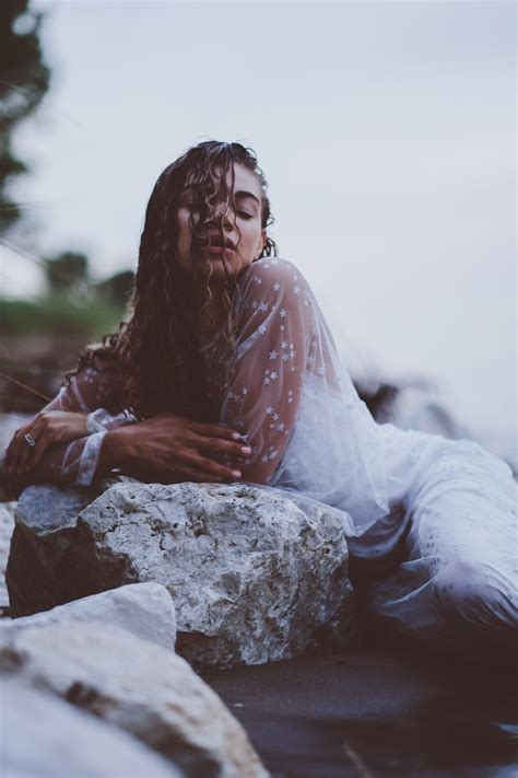 Beach Editorial Photoshoot | Beach editorial, Lake photoshoot, Beach