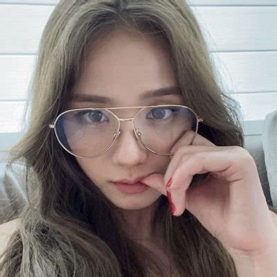 gue muak banget liat cerita sodara cewe sukses punya sodara cowo beban