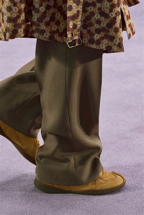 Burberry Spring 2025 Fashion Show Details | The Impression