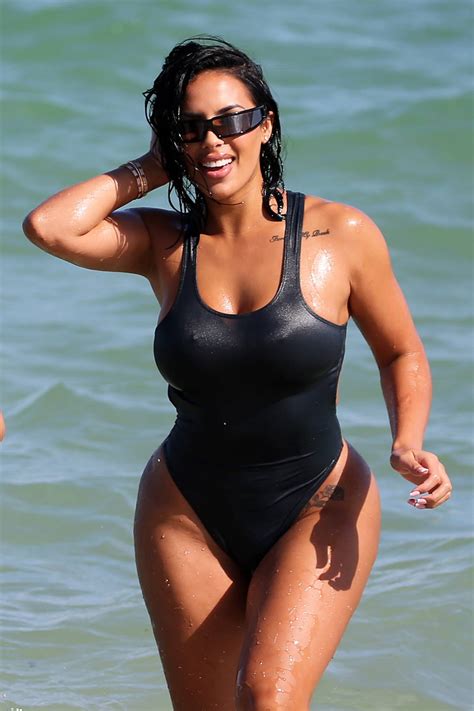 Kanye West's Ex Chaney Jones Show Her Hot Body In Miami - 12thBLOG