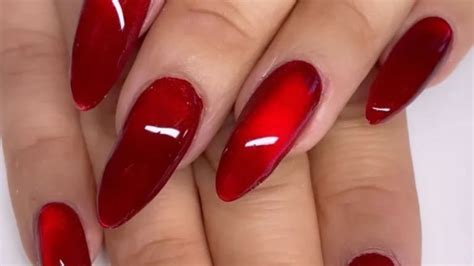 Paso a paso, cómo lograr el efecto ojos de gato en las uñas que es ...