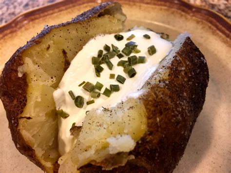 how long to pressure cook baked potatoes