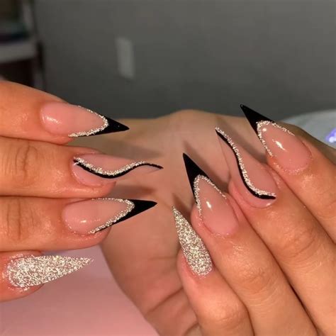 Ideias De Unha Preta E Branca - Unhas Decoradas Pretas e Branca: 15 ideias elegantes e modernas