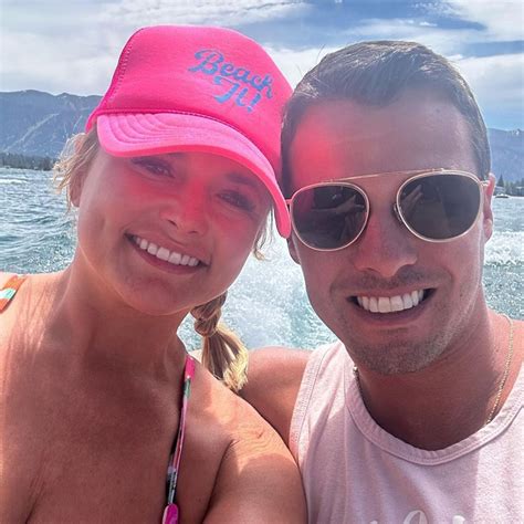 Enrique Iglesias, Miranda Lambert drop romantic 'Space in My Heart