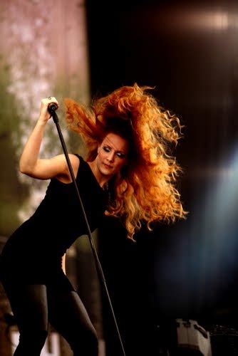 HOT METAL Bands: RED HOT SIMONE SIMONS-EPICA