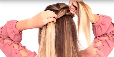 Перекиньте правую прядь через центральную и затяните. | Hair styles ...