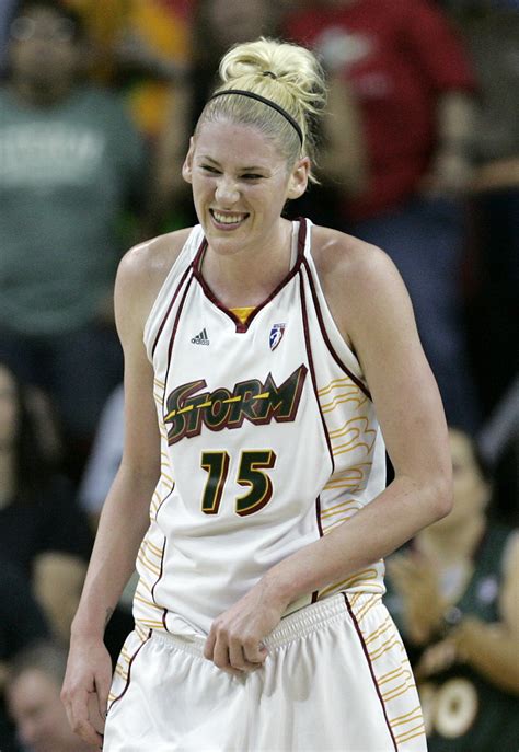Former WNBA MVP Lauren Jackson announces retirement | abc10.com
