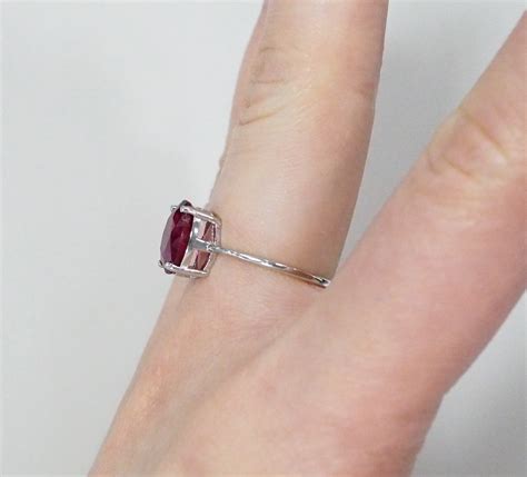 Серебряное кольцо с рубином - купить в ювелирном магазине
