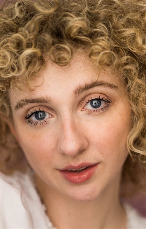 Эмили Фэйрн - смотреть фильмы и сериалы онлайн