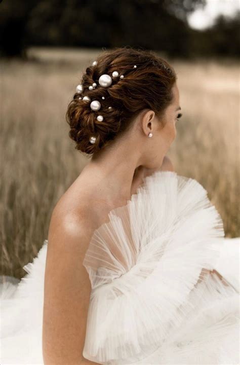 Elegant accessories enhance all wedding upstyles for short hair 29