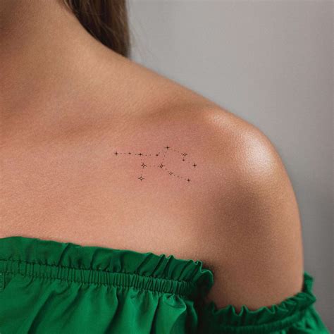 collar bone tattoos on women 5