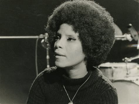Confira a trajetória da cantora Elza Soares | Cantores, Mpb, Música ...
