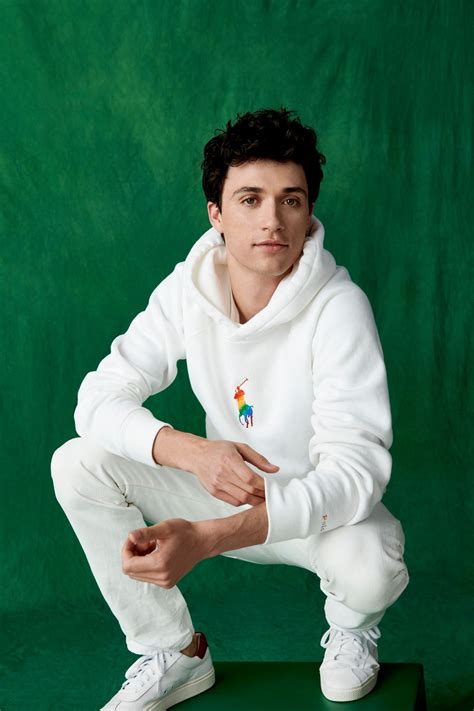 Ralph Lauren s'engage pour la communauté LGBTQIA+ sa capsule "Pride