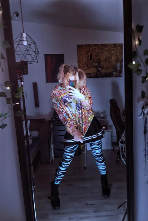 Went for a Harley Quinn vibe today. Ngl, I might write Santa for a