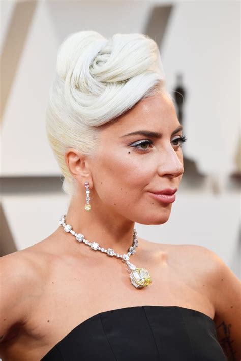 Lady Gaga's Necklace at the 2019 Oscars | POPSUGAR Fashion UK