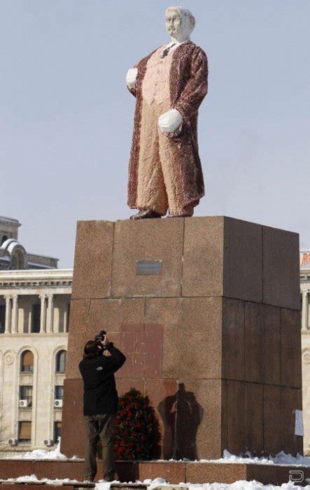 Шоколадный дедушка Ленин (3 фото)