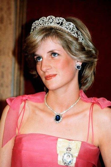The Meghan Markle Mole Twitter Mystery: Uncovered! - u279rds