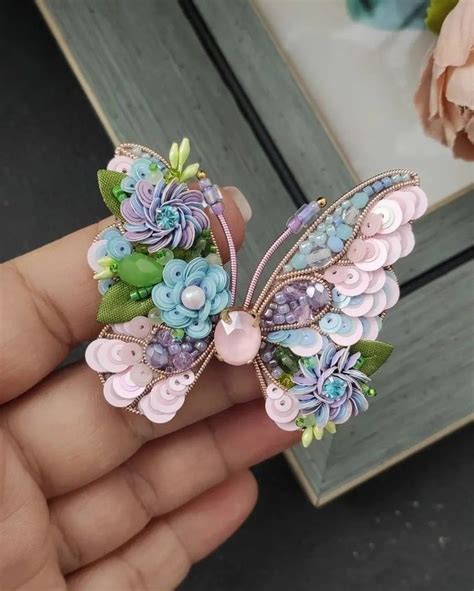 Pin van МАРУСЯ op Брошь | Kralen, Parels, Borduurwerk