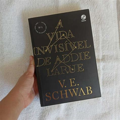 A Vida Invisível De Addie - A VIDA INVISIVEL DE ADDIE LA RUE - V E Schwab (edição de capa preta com ...