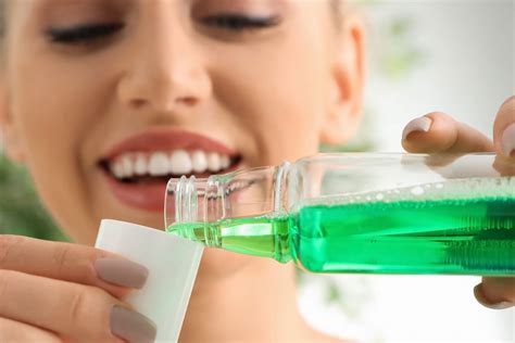 Il collutorio serve? | Dentista Piacenza