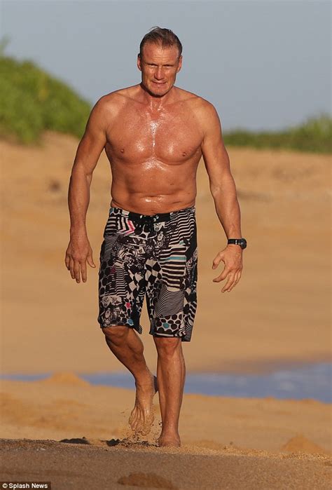 Dolph Lundgren shows off his muscular arms and rippling abs in Hawaii ...