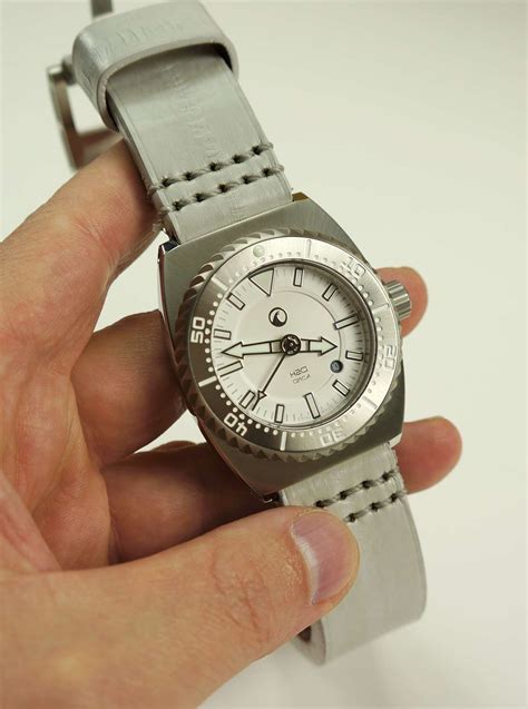 WHITE FACED DIVE WATCHES: What do you have? Rugged? yet unique