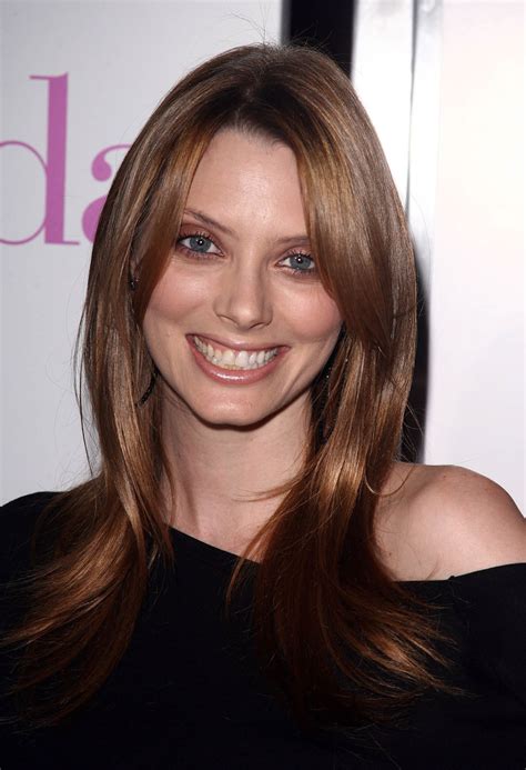 Poze April Bowlby - Actor - Poza 23 din 35 - CineMagia.ro