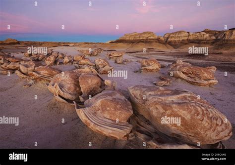 unusual desert landscapes  bisti badlands de na zin wilderness area
