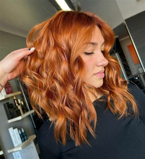 Cabelo Castanho Cobre - O cabelo castanho claro acobreado dará à sua pele um brilho inacreditável